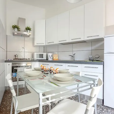 Velishome Apartman *