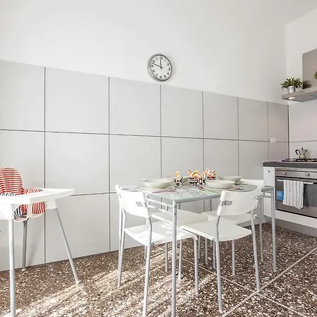 Velishome Apartman *
